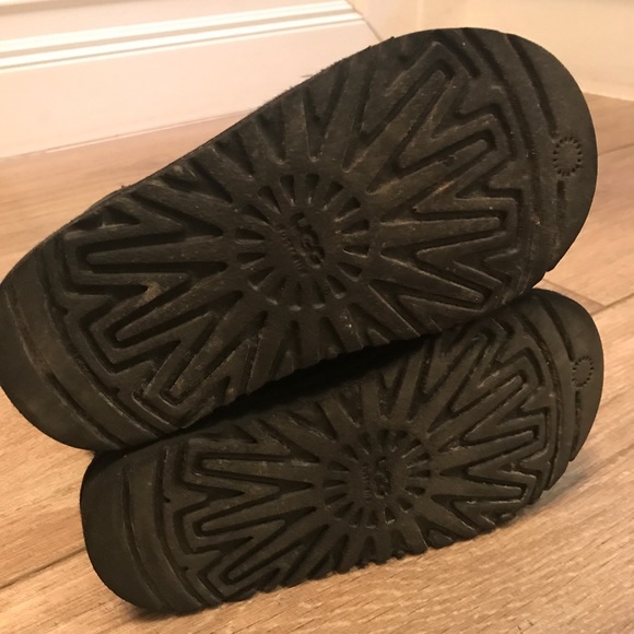 Used black Kids UGGs, size 12US - Picture 3 of 4